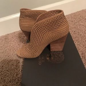 Vince Camuto Morocco